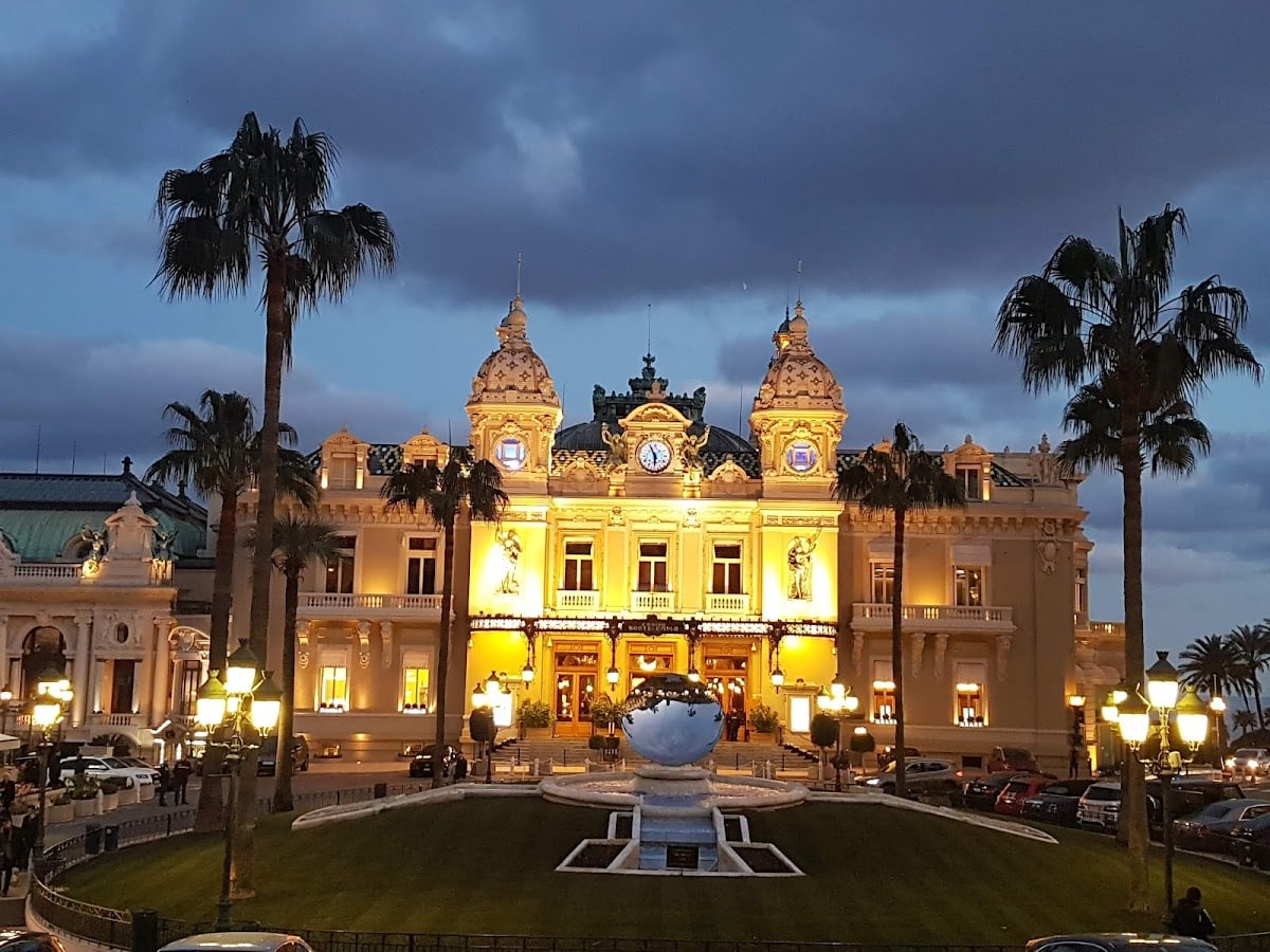 Place du Casino - Plazas