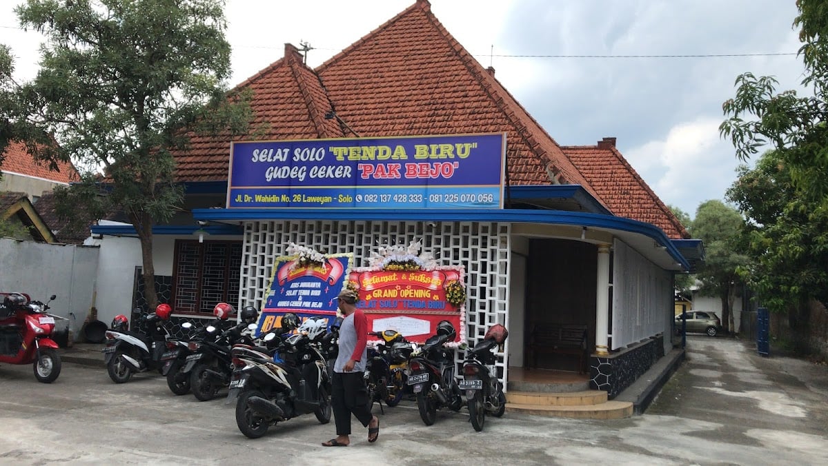 Selat Solo Tenda Biru - Dr. Wahidin