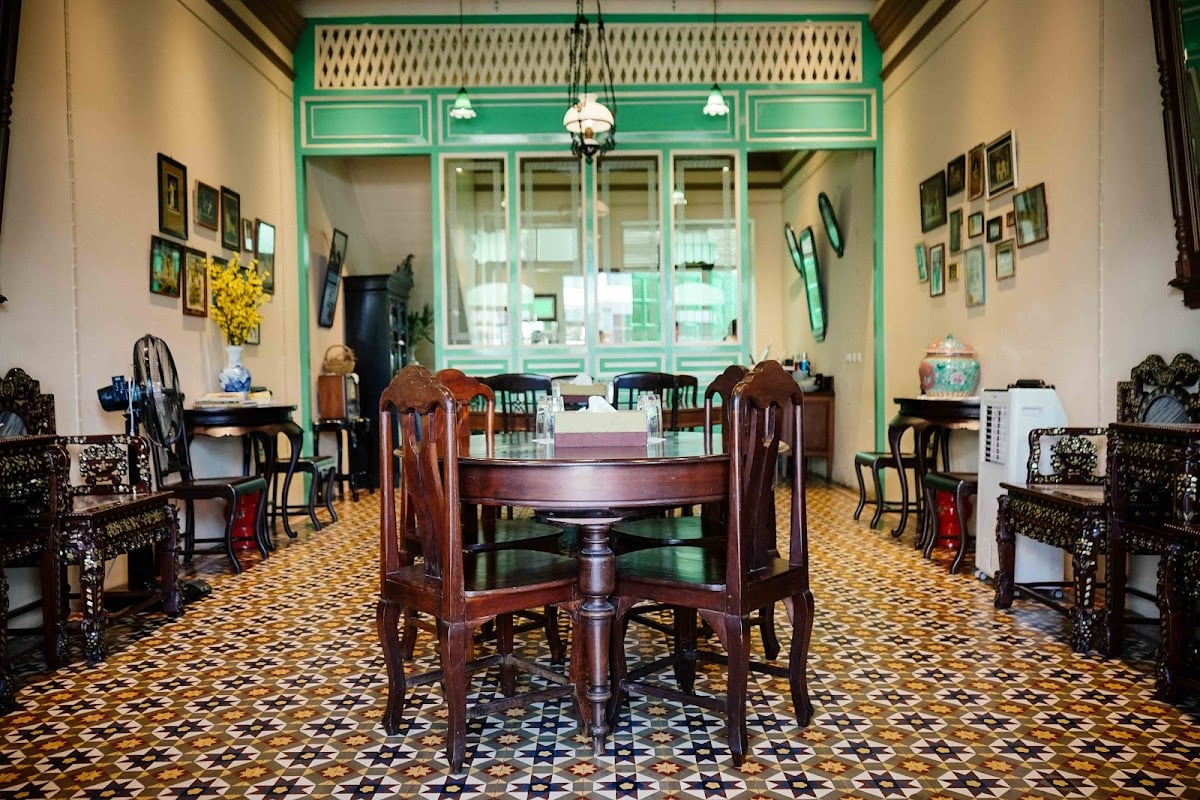 The Charm Dining Gallery
