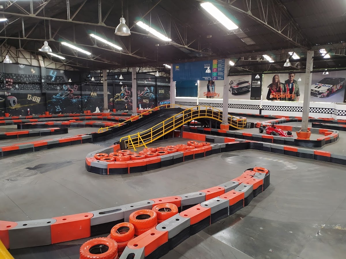 LA PISTA Indoor Kart