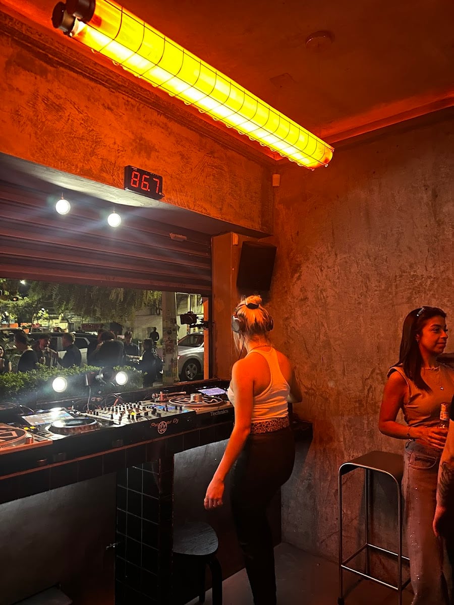 Drama Radio Bar
