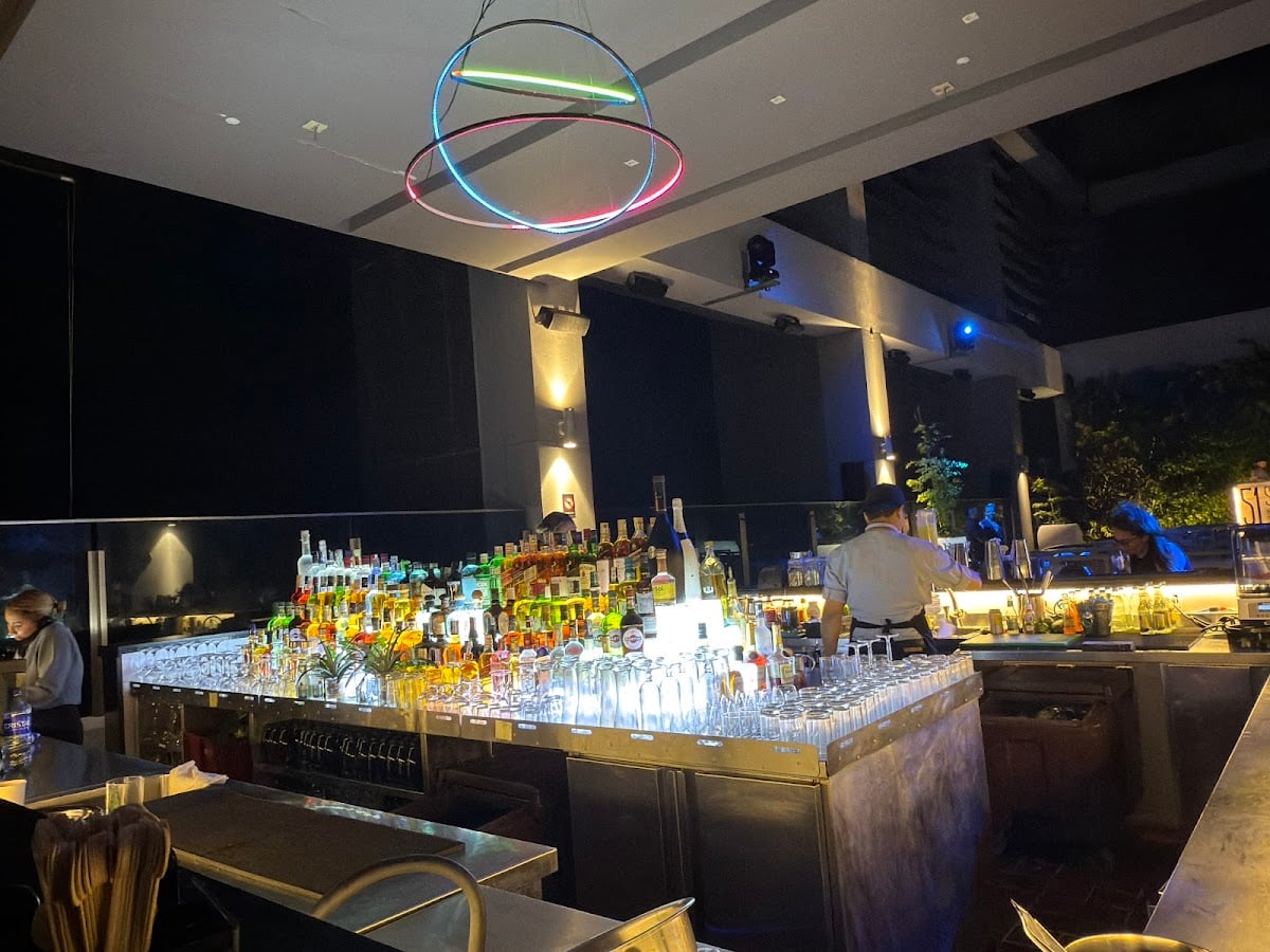 51 Sky Bar - Bar