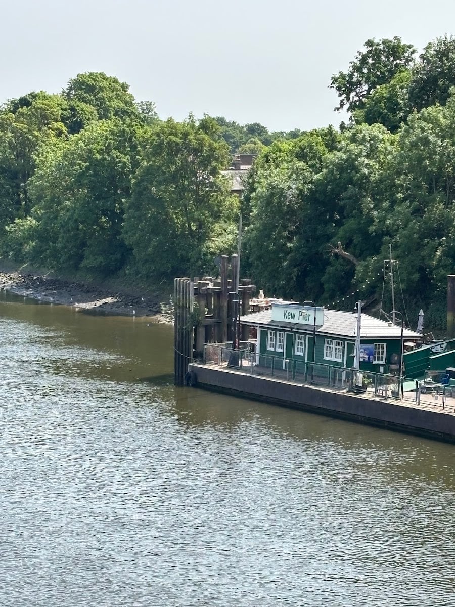 Thames River Boats - Kew Pier