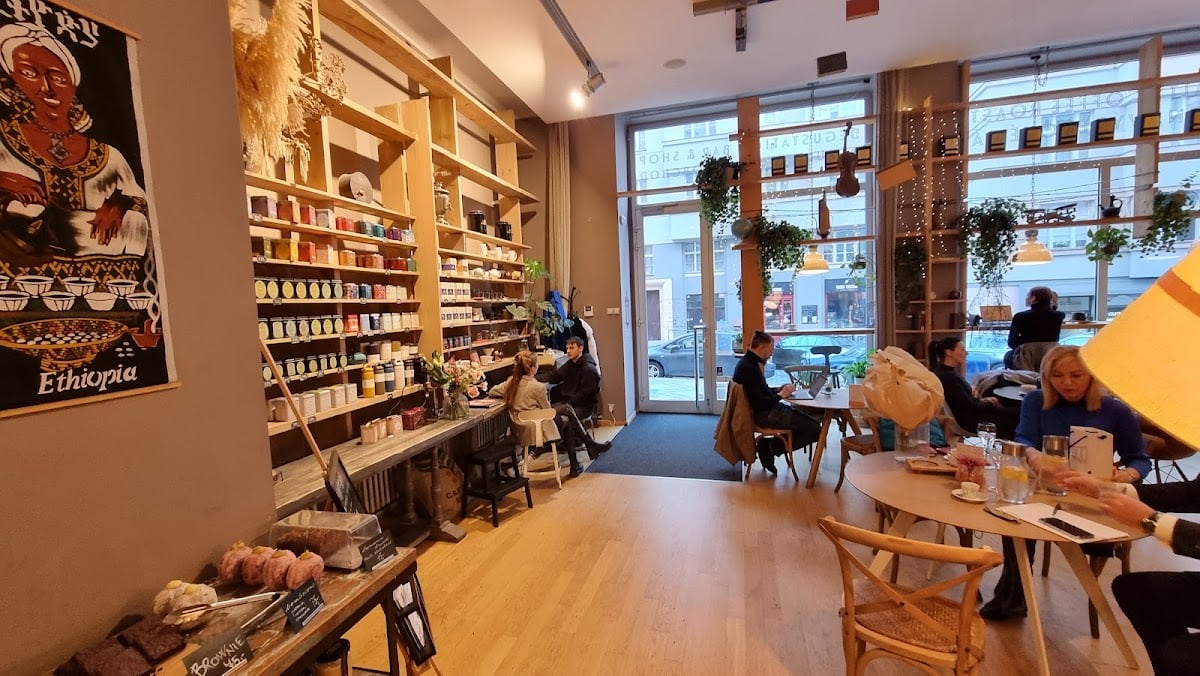 La Bohème Café