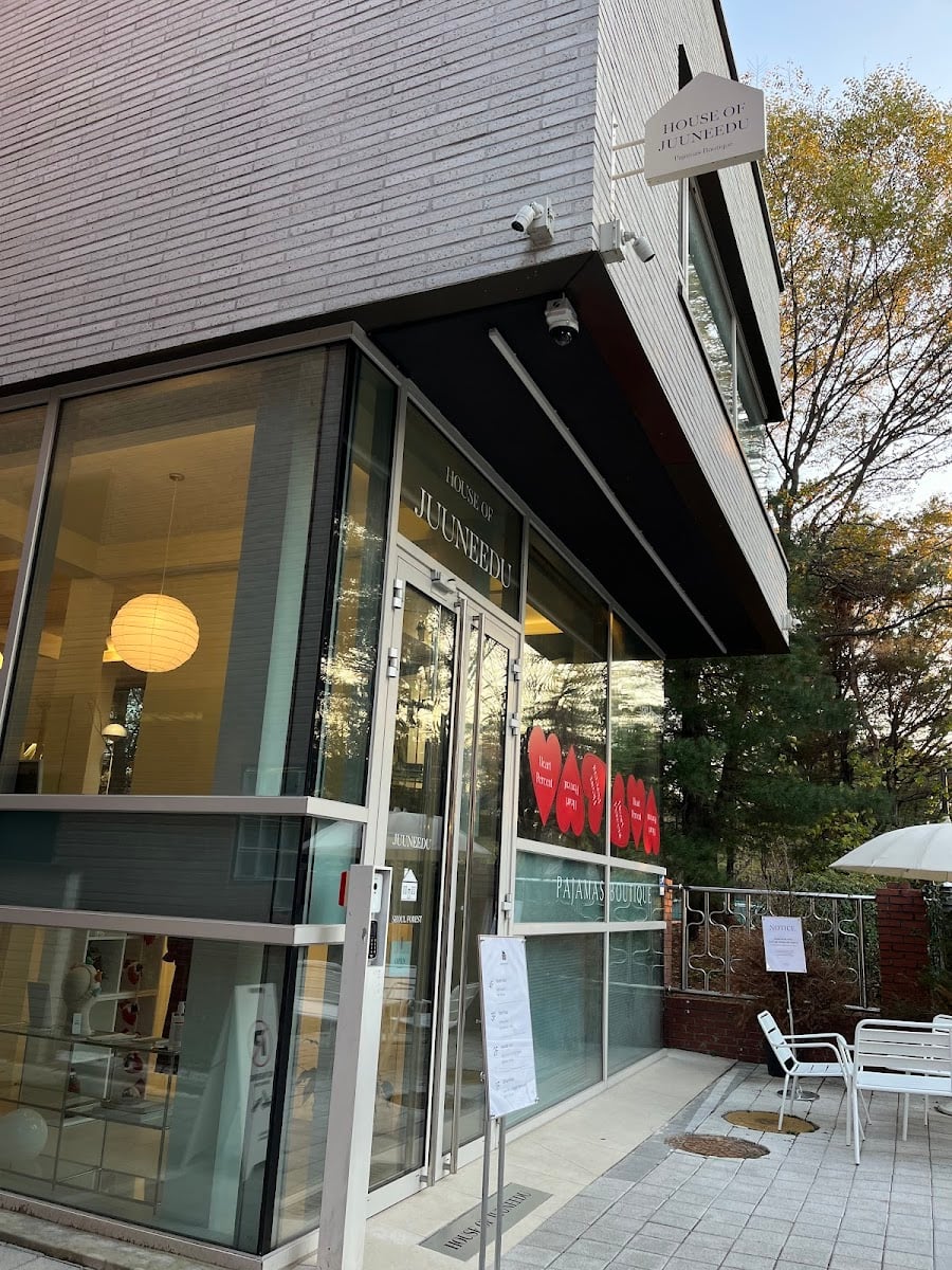 Juuneedu Showroom