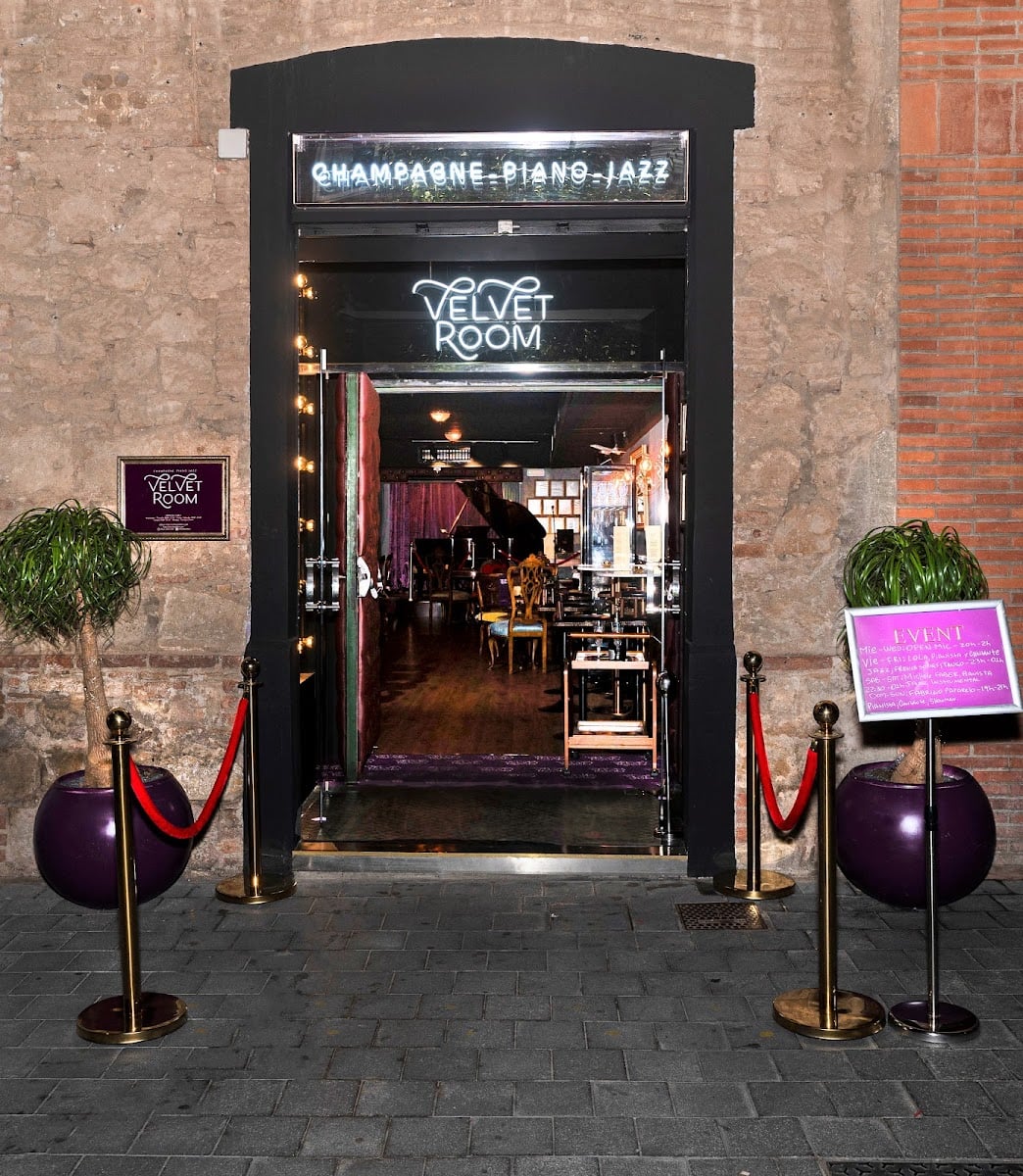 Velvet Room - Jazz y DJ. Book in advance