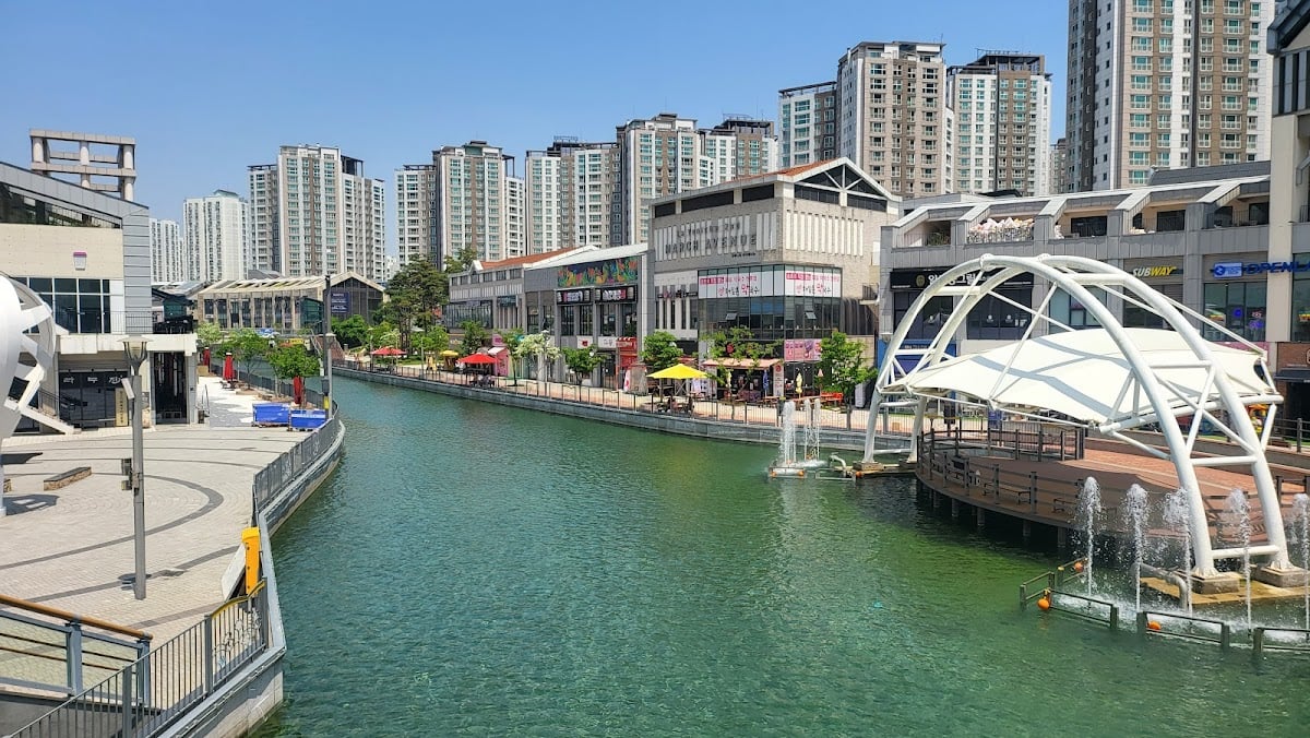 Gimpo Laveniche March Avenue