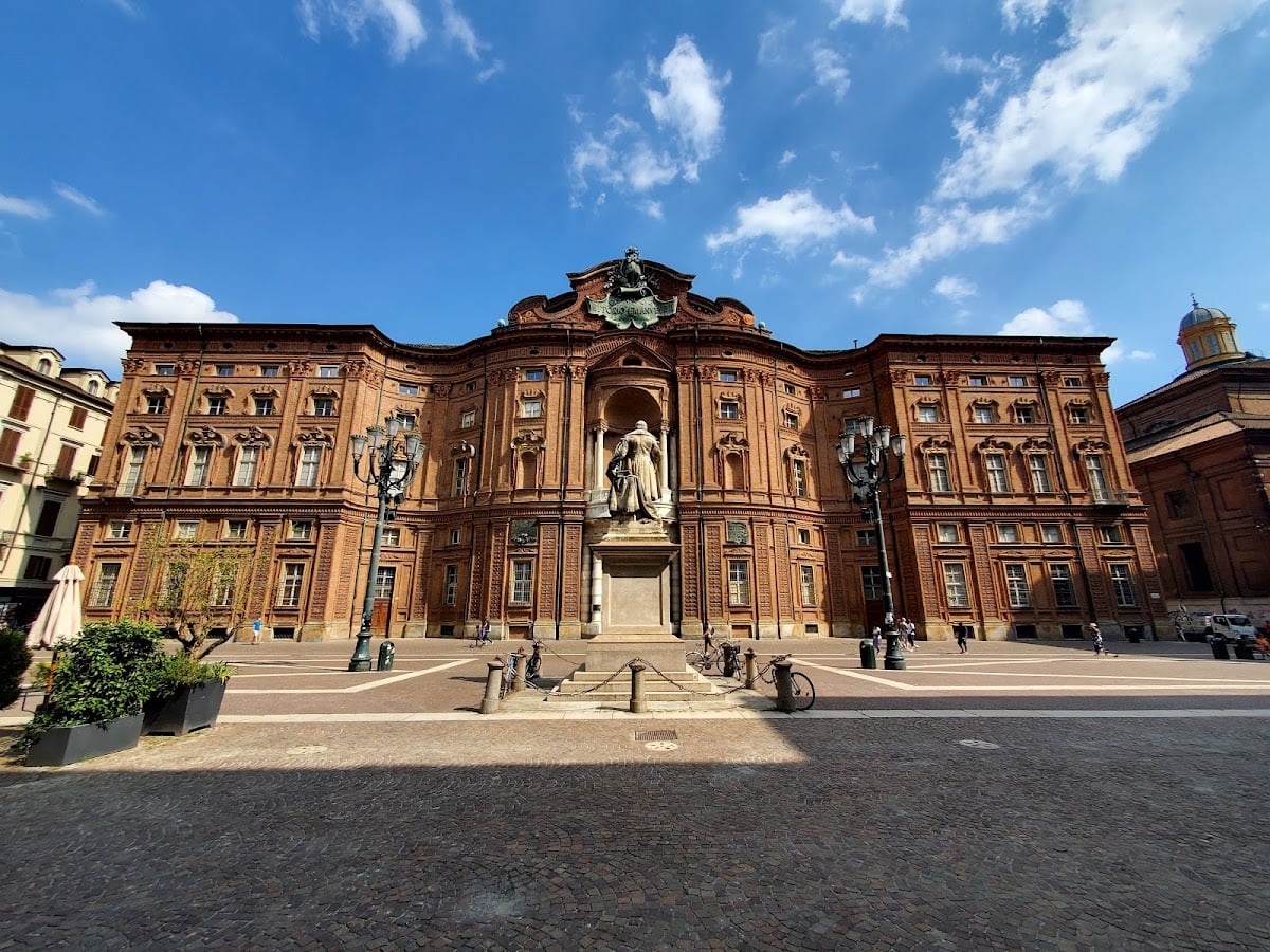 Palazzo Carignano - Season 1 opens eith Palazzo Carigano in the background, with the date 3 November 1883