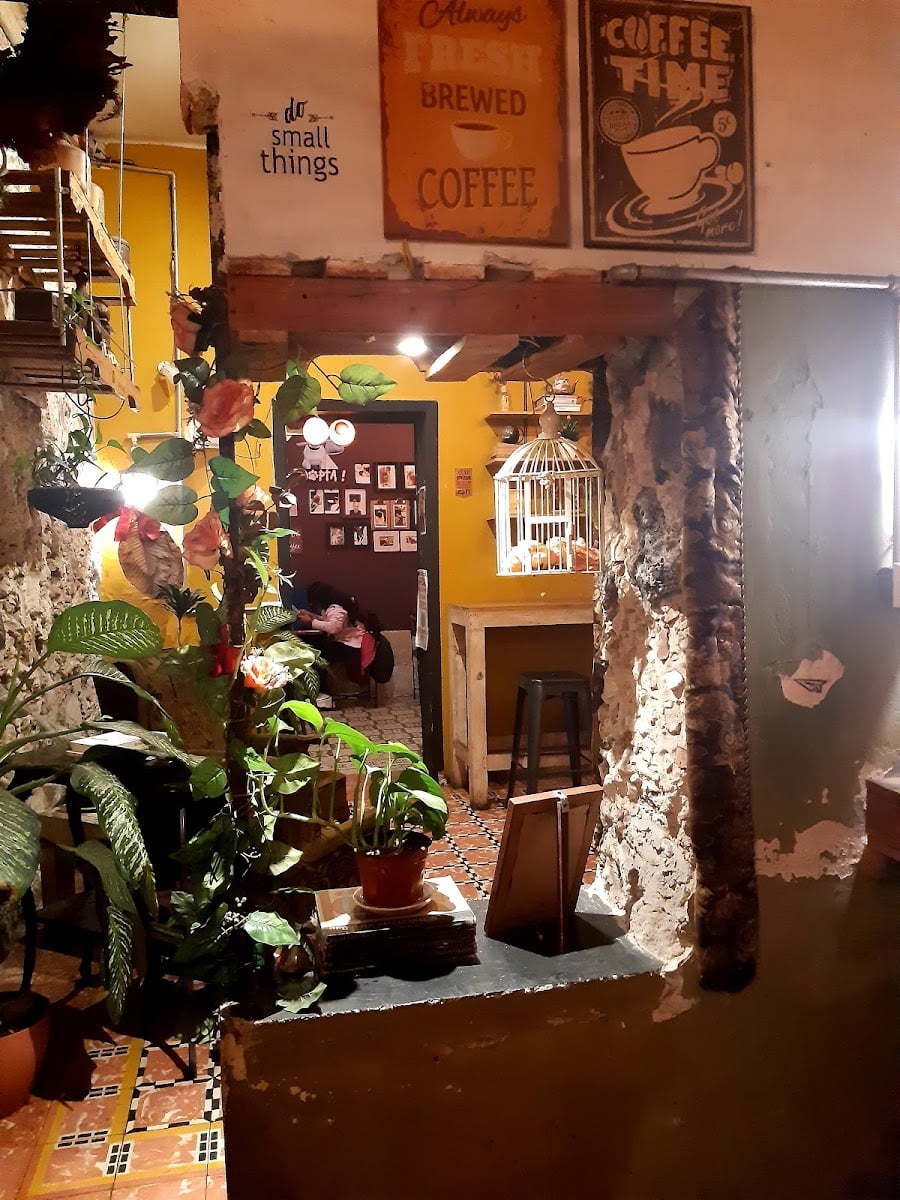CAFÉ LAGO 