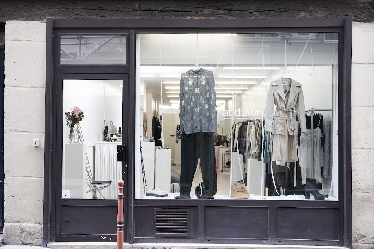 at dawn | handpicked vintage & multi-label space