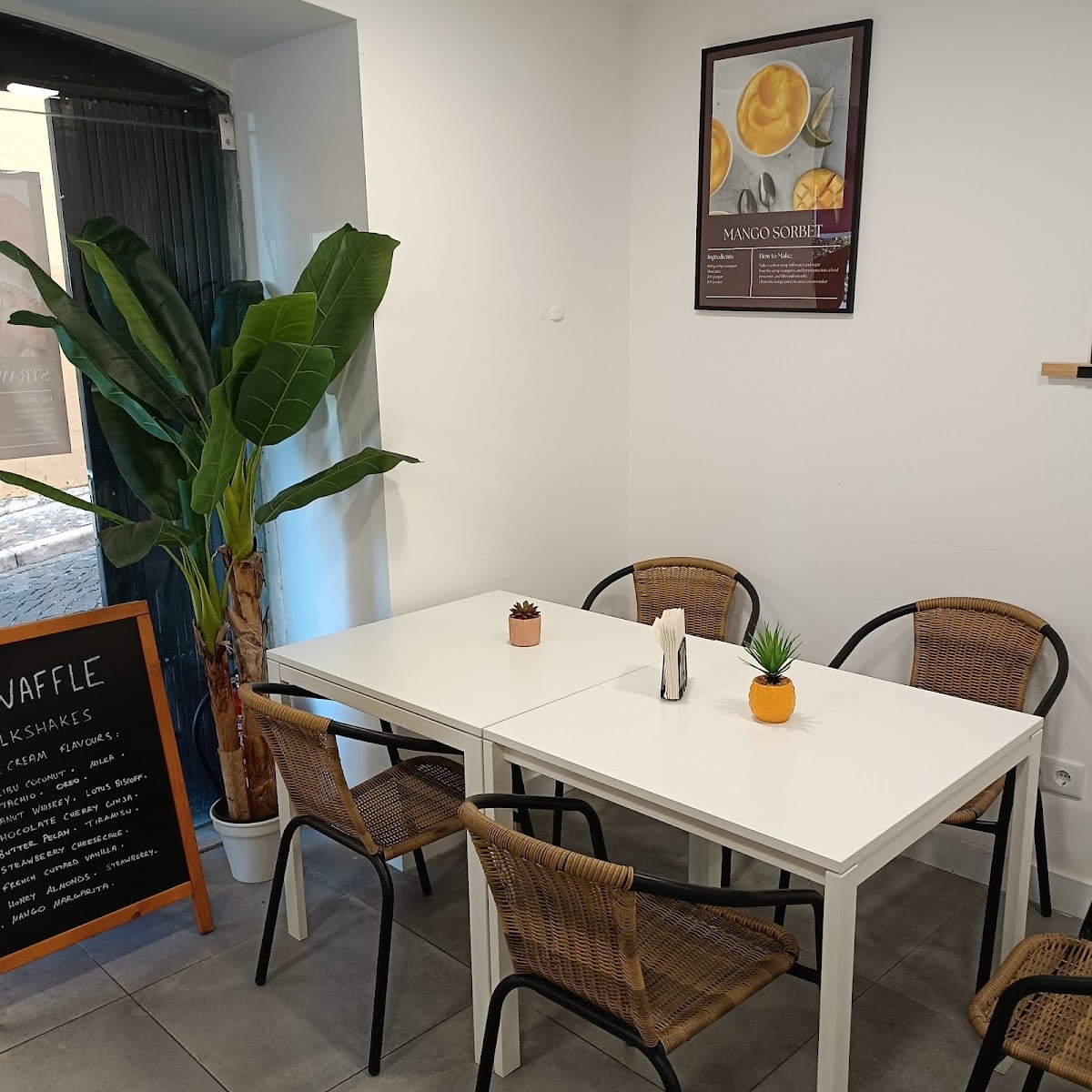 QEEMTI Gelataria e Cafe