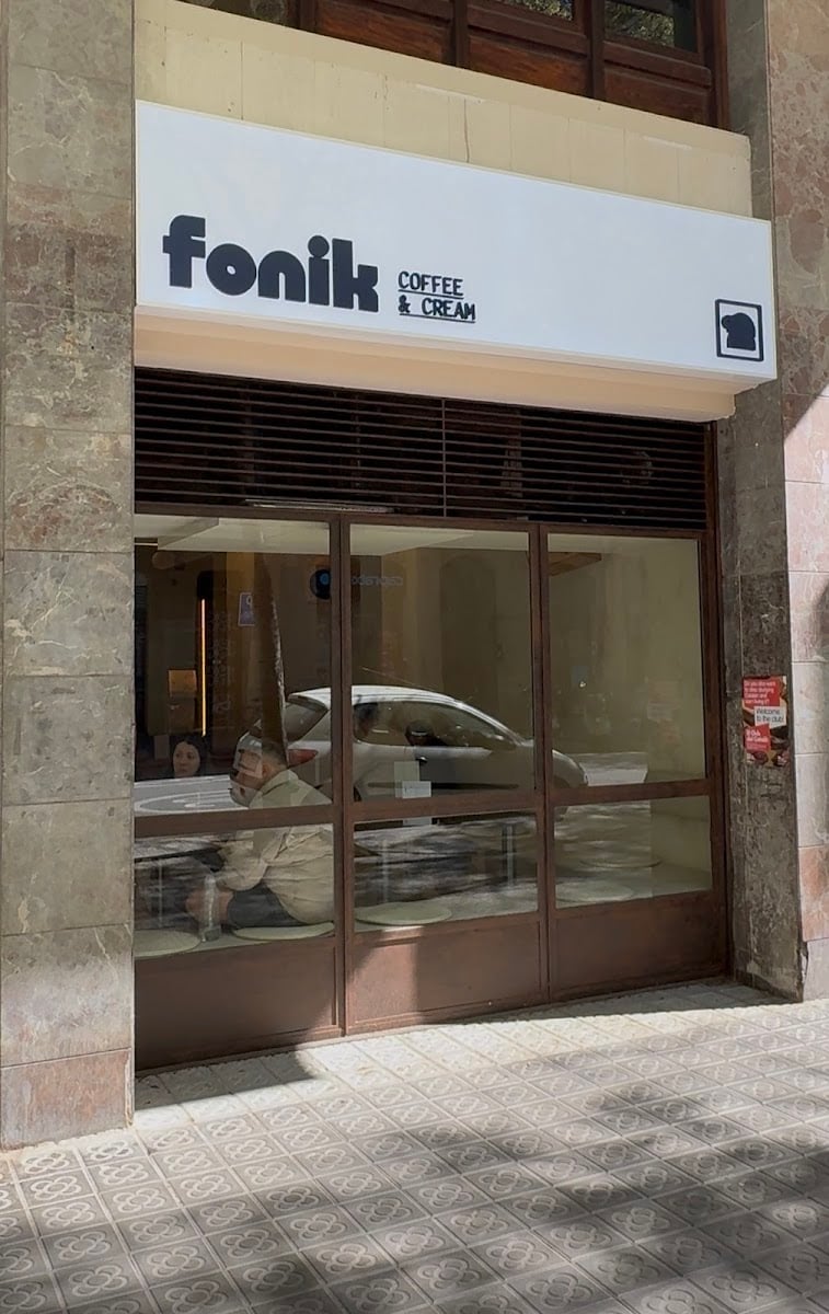 Fonik Café - Vinyl & Coffee