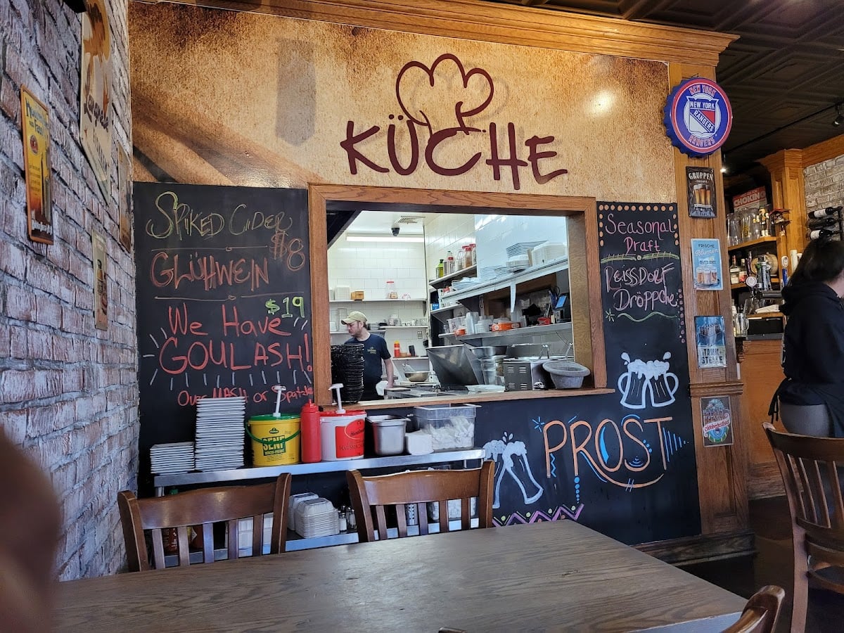 Max Bratwurst und Bier - German