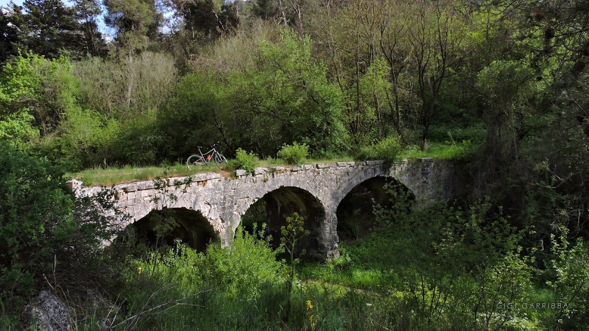 Ponte dell'Acquedotto Pugliese