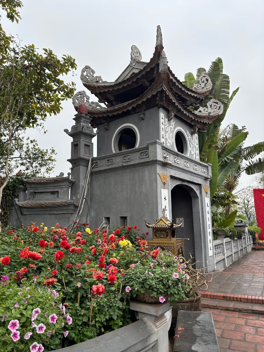 Ngoc Son Temple