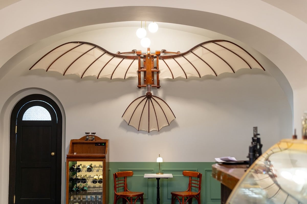 UN MÈTRO Cafe-Bar
