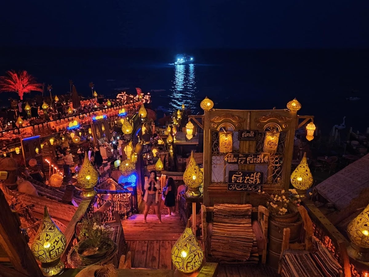 Farsha beach lounge