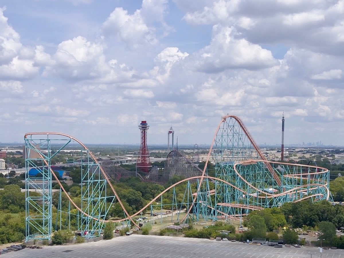 ⋆.˚ six flags ⋆.˚୨୧