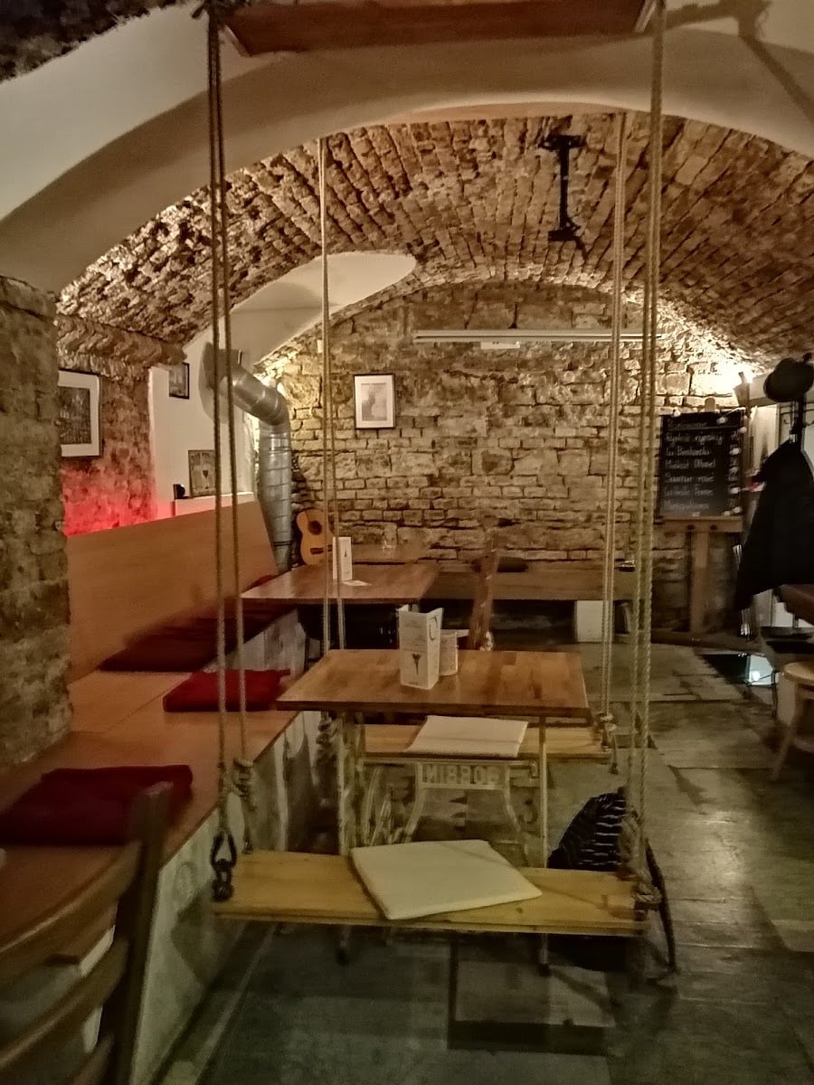 Přátelé Wine Friends - vinárna, vinný bar, vinotéka
