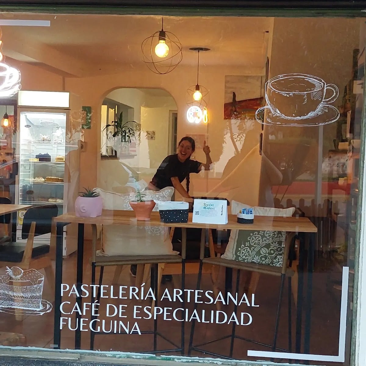 El Refugio del Arte Fueguino - RAF Cafeteria - - hermoso ambiente