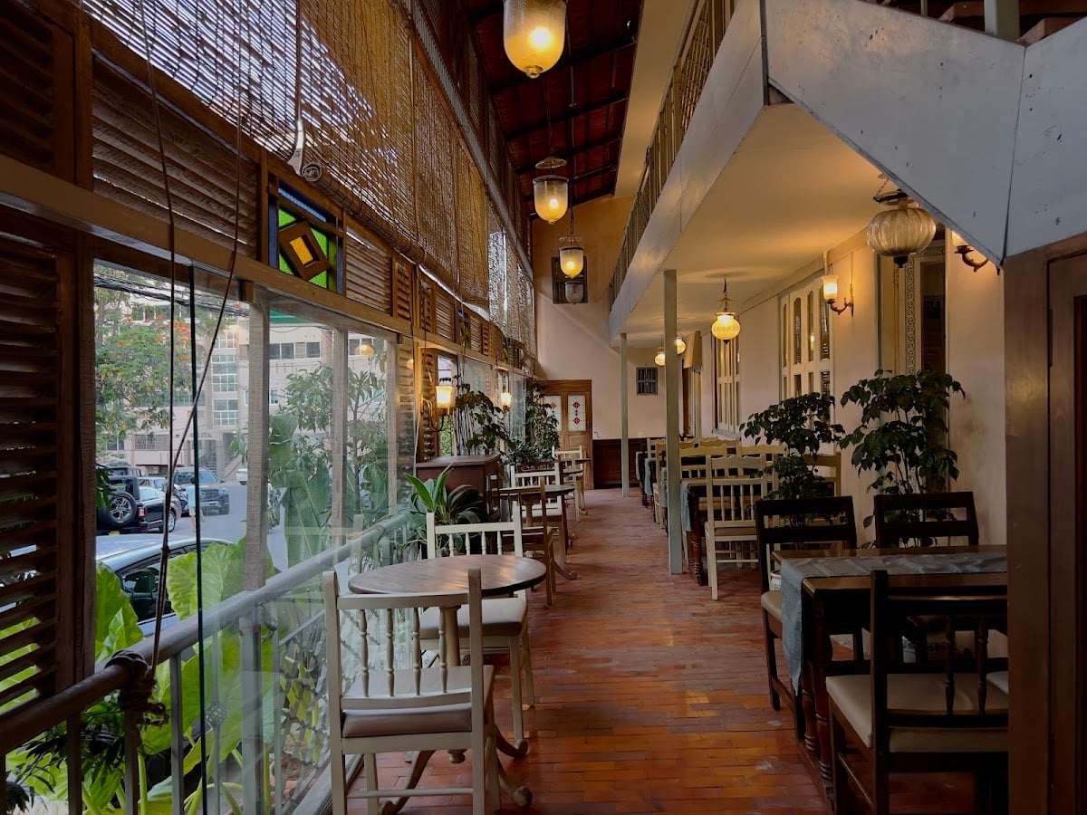 Mazuri Cafe & Restaurant