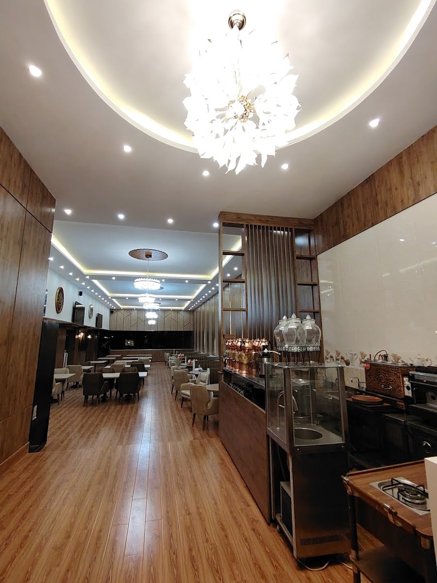 Grand Kubi international Turkish Restaurant,Torhayloch