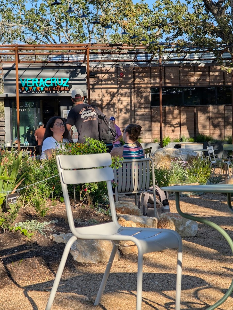 Leona Botanical Cafe & Bar