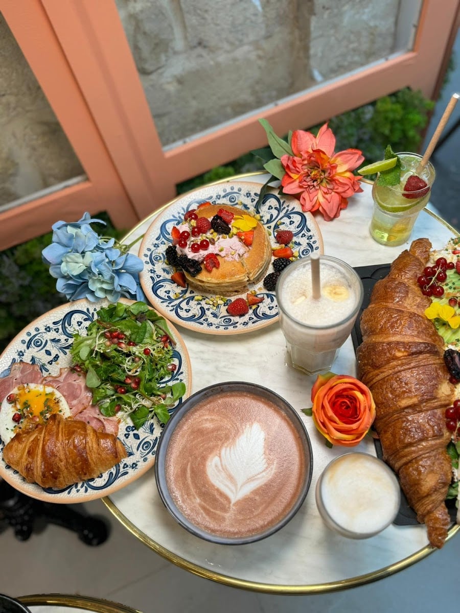 Wonderland Brunchy Louvre/restaurant brunch