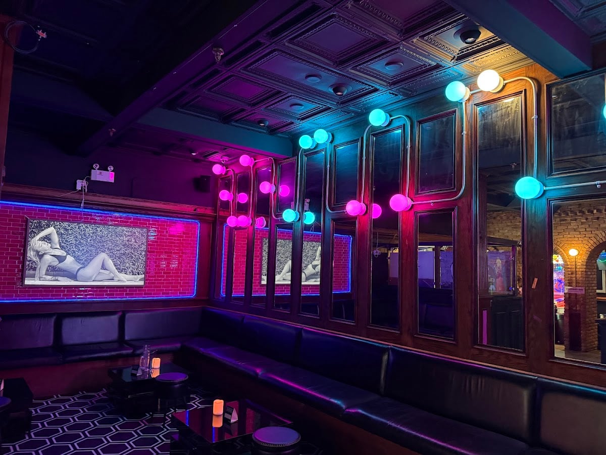Glitch Victoria Bar & Games Room