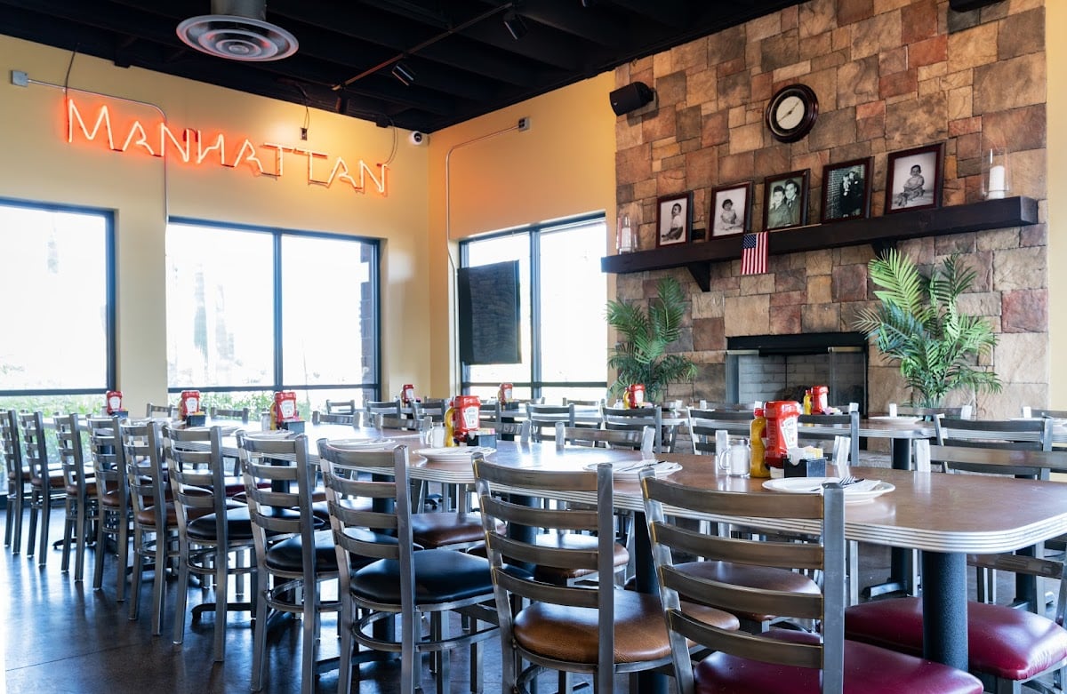 Chompie's Restaurant, Deli, and Bakery