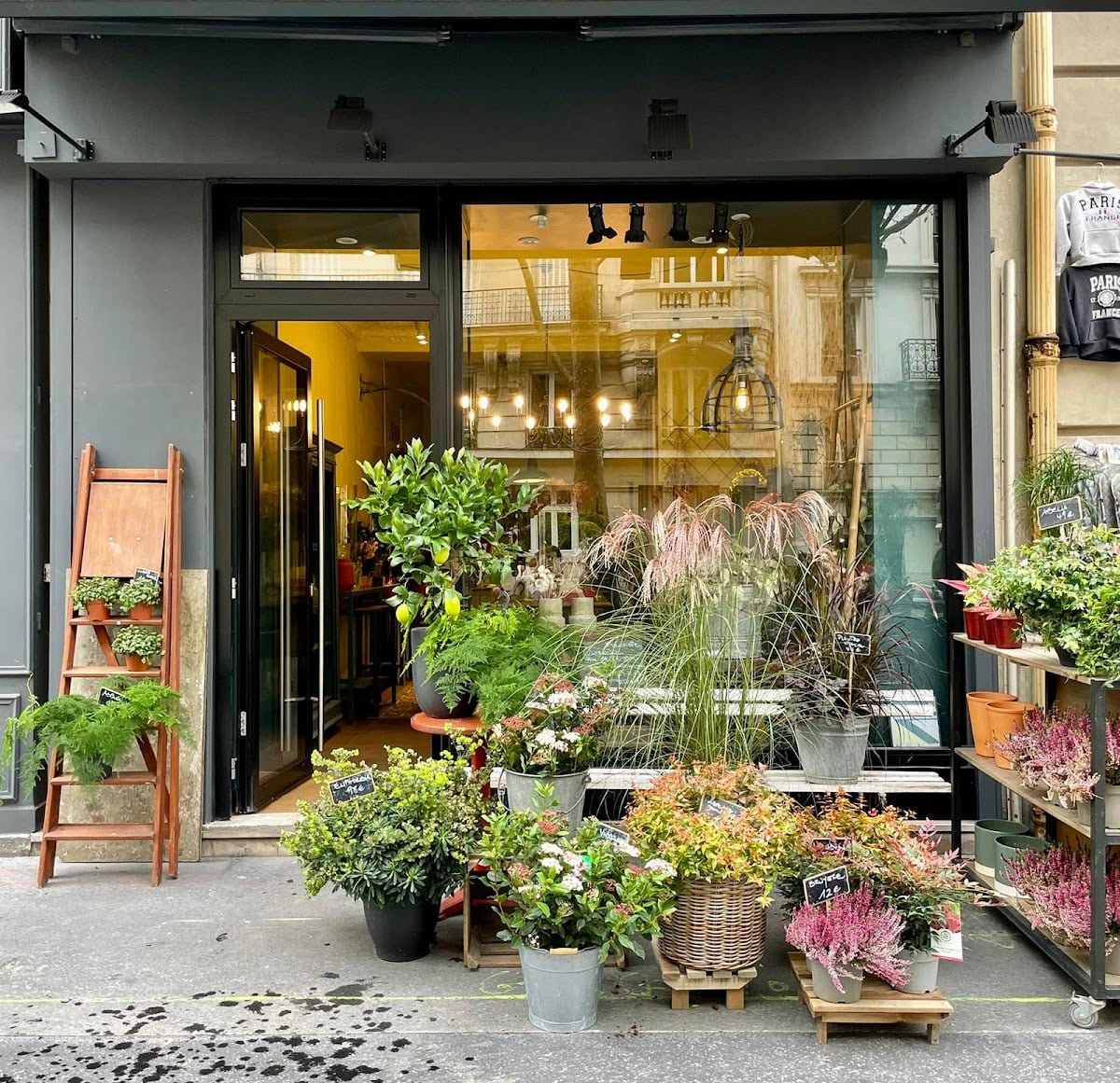 Le44 des fleurs, des choses et un café