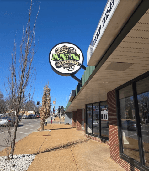 Salvage Yard Bar and Grill - STL Deep Dish Pizza