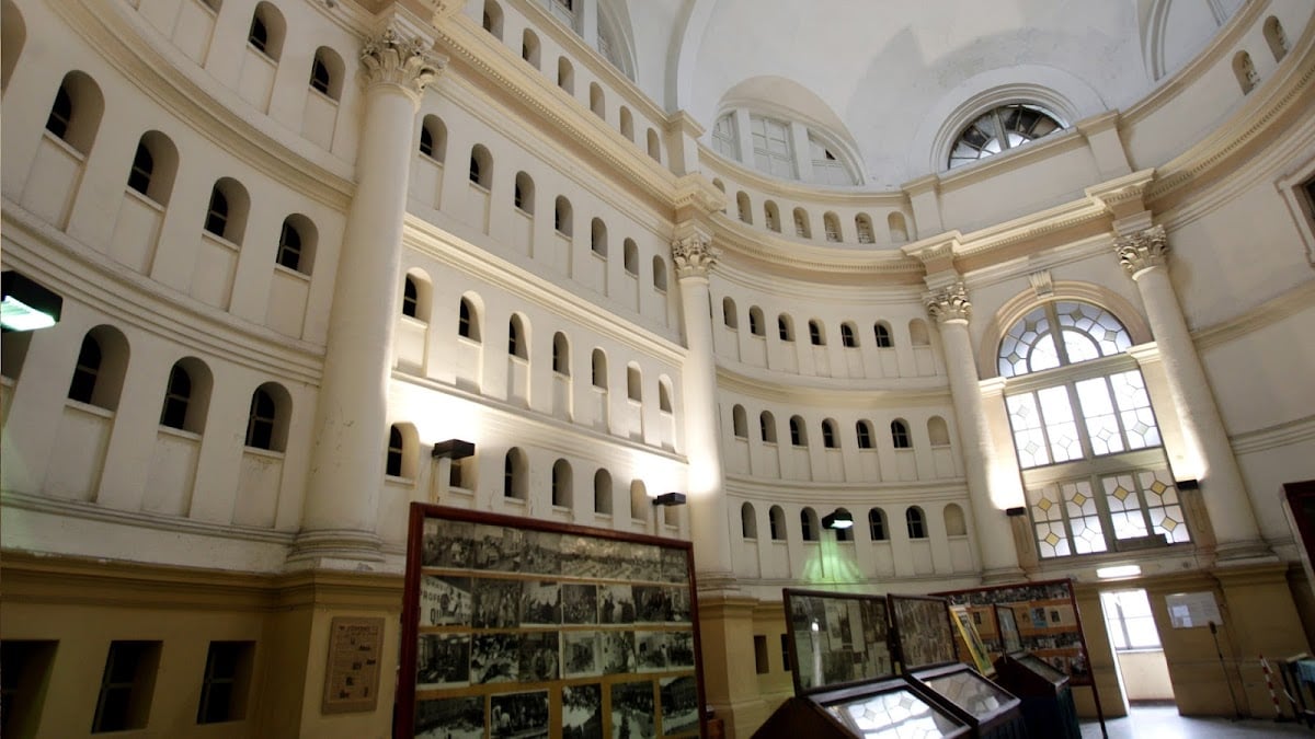 Museo Le Nuove - Lidia visits Pietro in jail and learns that Adel was about to be married to Carlo, the son of the Marquis of Clermont