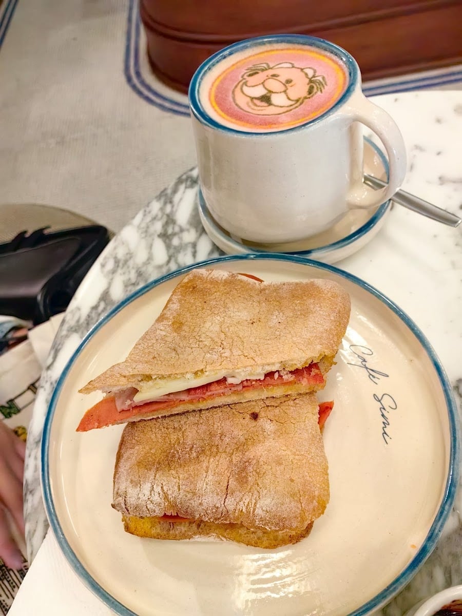 CAFÉ SIMI