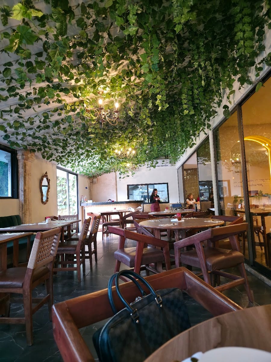 Carlota Bistro Café