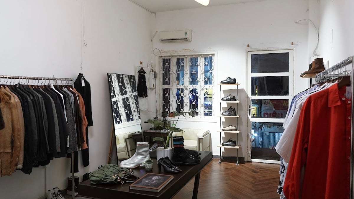 SPOT HIDEOUT - VINTAGE STORE