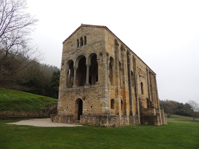 Santa María del Naranco - Prerrománico Asturiano