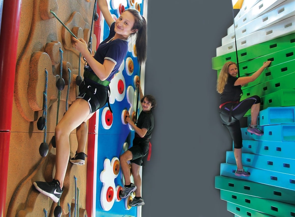 Escalade Clip 'n Climb (Laval) - Indoor Rock Climbing