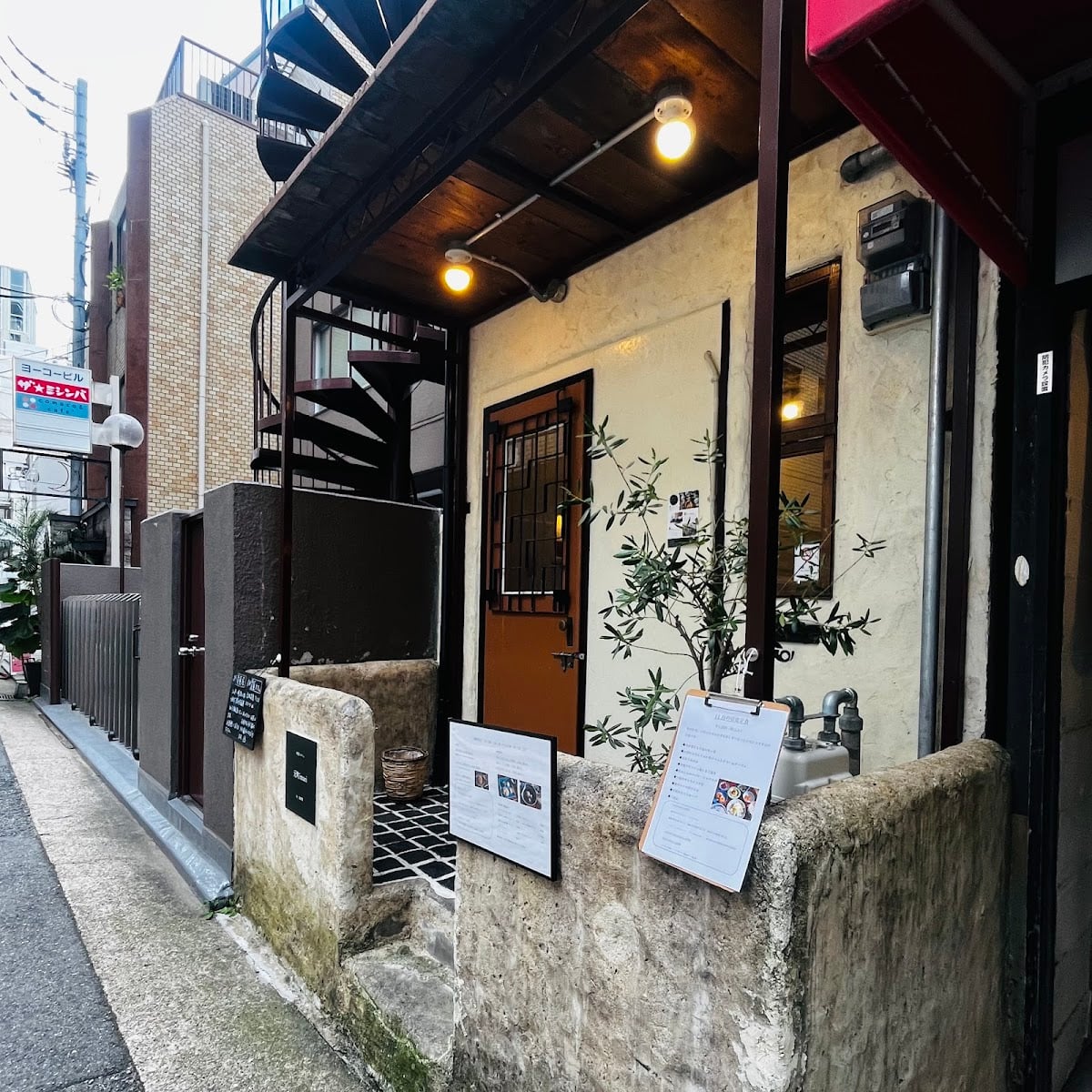 骨董とカフェ 元町imari