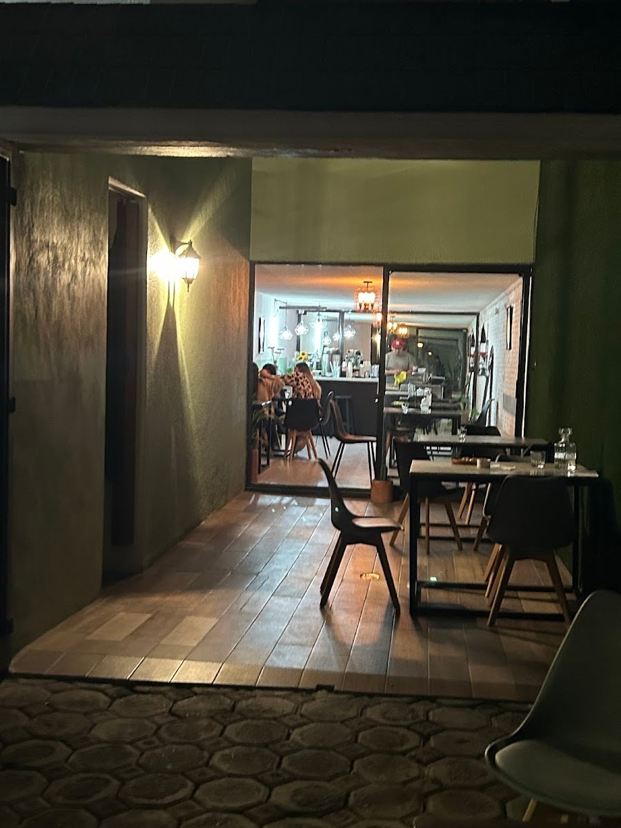 Nomad Café