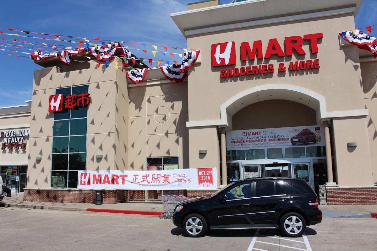 ⋆.˚ h mart ⋆.˚୨୧