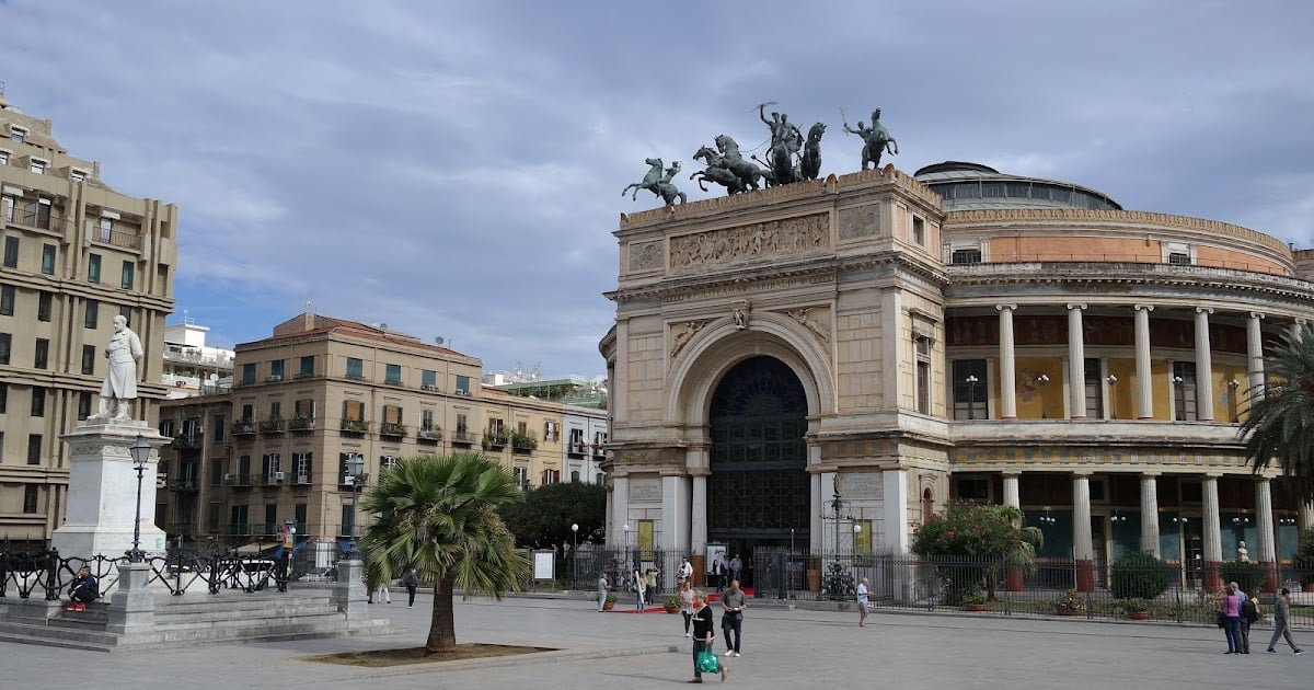 Piazza Ruggero Settimo