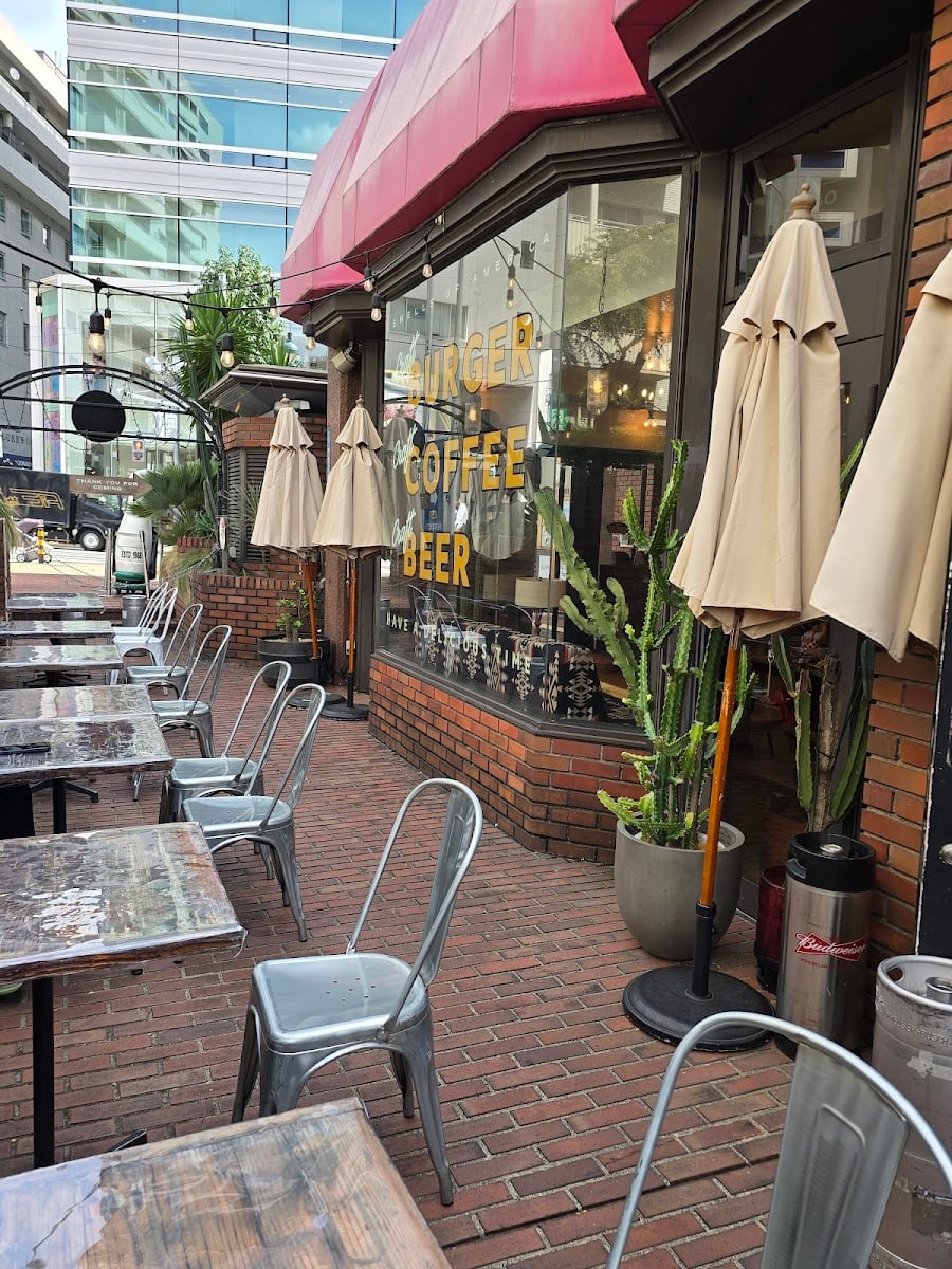 SHE WOLF DINER