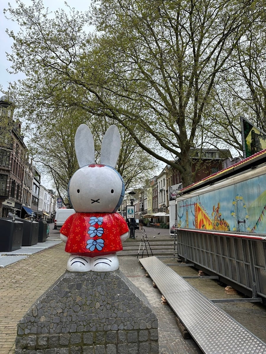 Statue of Dick Bruna&Nijntje