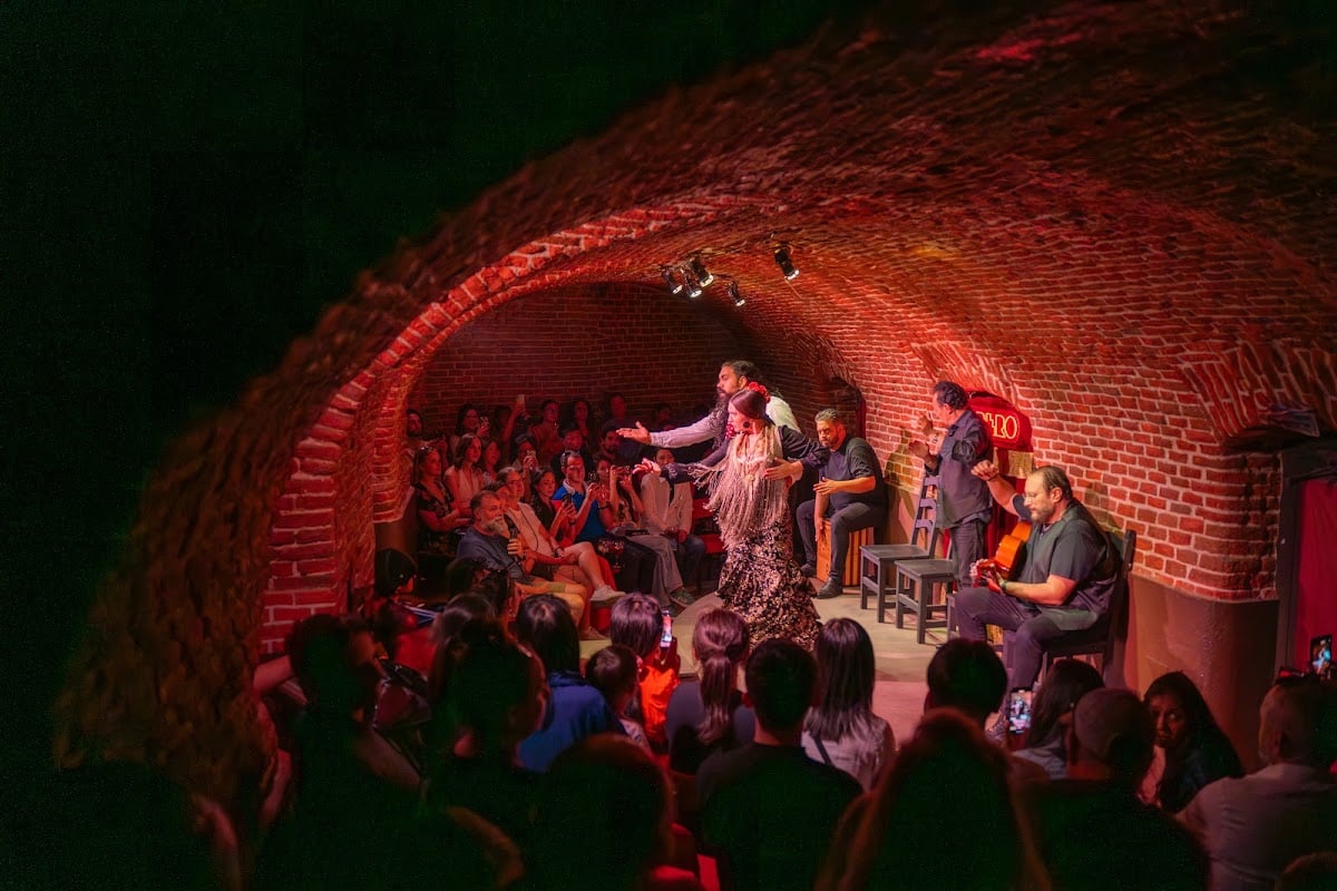 Essential Flamenco