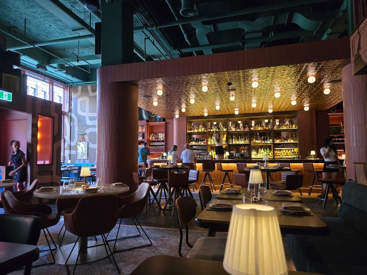 Vinny Toronto - Restaurant & Vinyl Bar