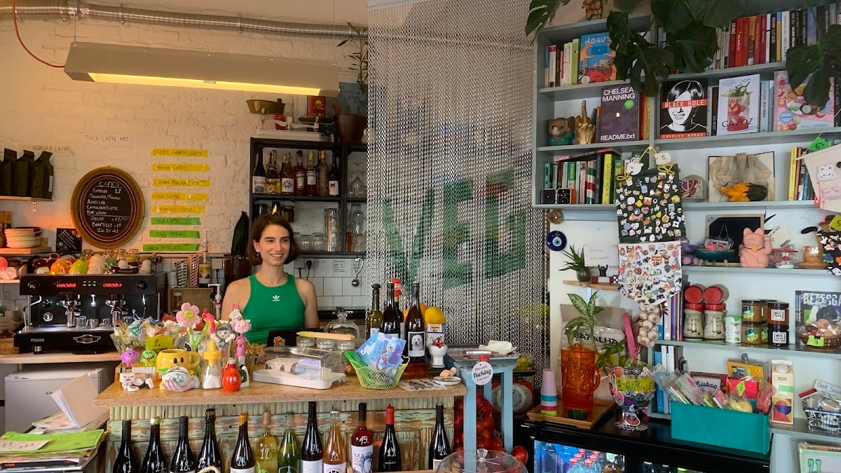 PENTAGON - Specialty coffee / Vegetarian food / Natural wine / Affordable art