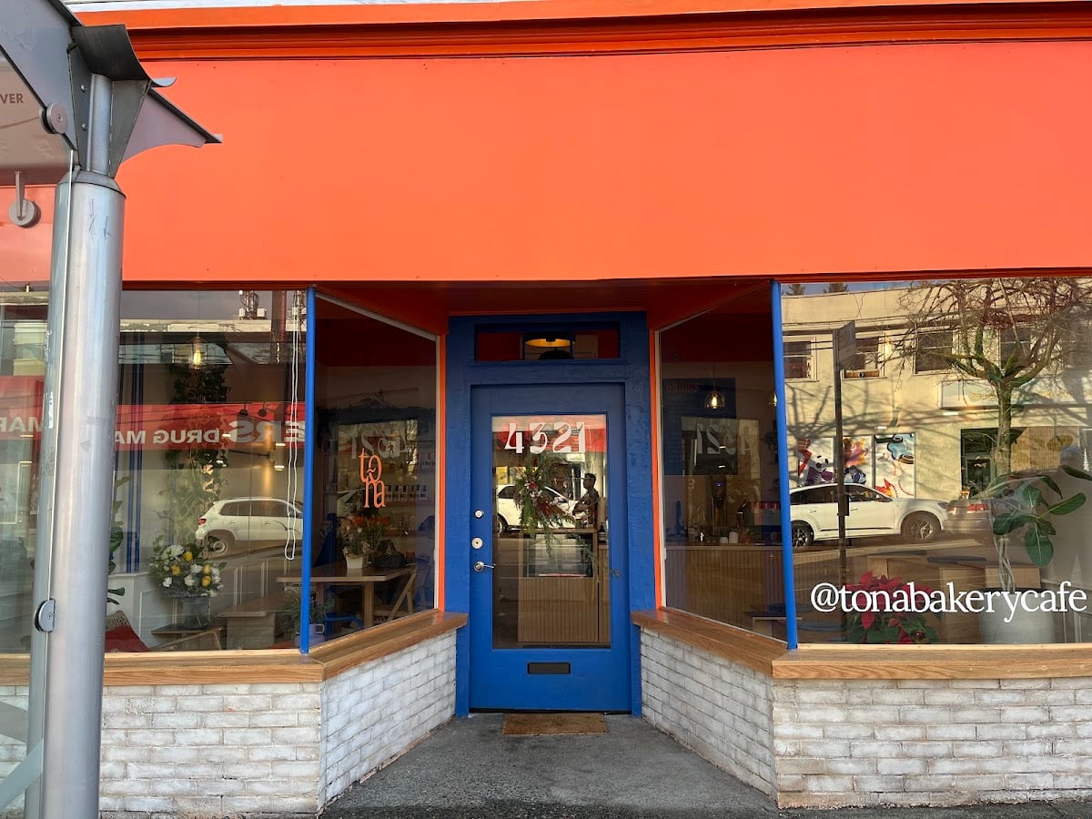 Toña Bakery & Café