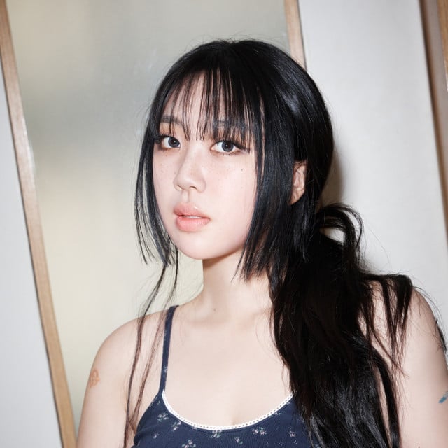 Lee Young Ji - Artist