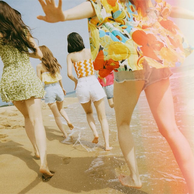 Raise y_our glass - Album · HUH YUNJIN